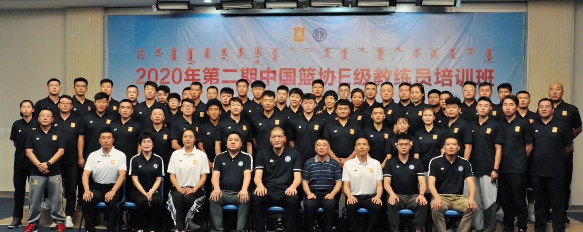 如何利用篮球青训营提升个人技术和团队协作?_1